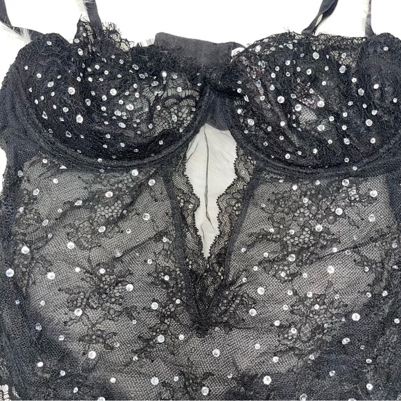 L Vs Victoria’s Secret VERY SEXY
Wicked Unlined Embellished l Balconette Teddy - Picture 10 of 11